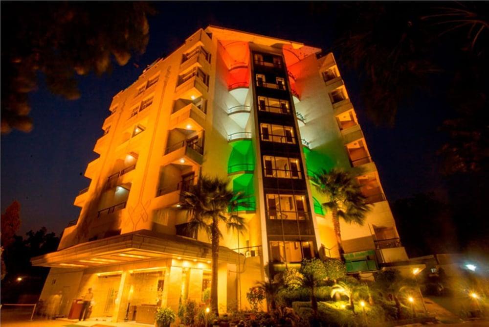 Country Inn & Suites Haridwār Exterior foto