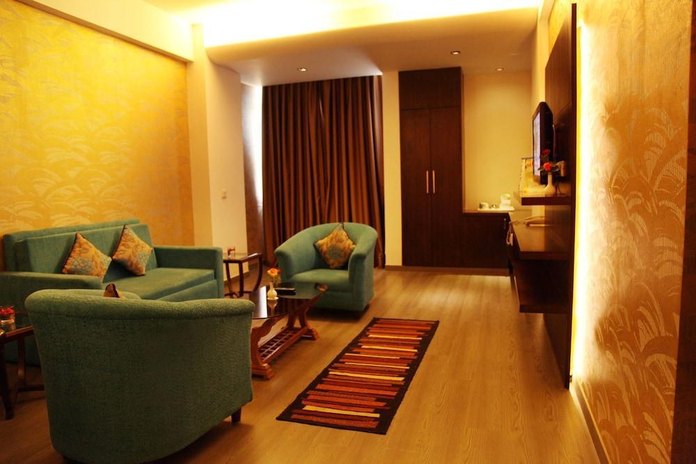 Country Inn & Suites Haridwār Exterior foto